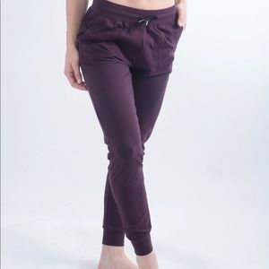 Zyia Unwind Plum Joggers, size small, BNWT